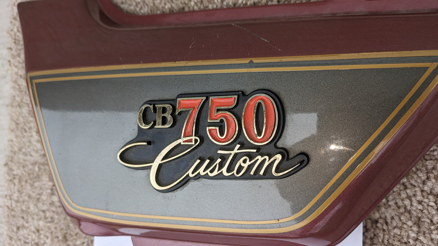 Honda CB750C Custom OEM Left Sidecover  83700-425P sku  7901