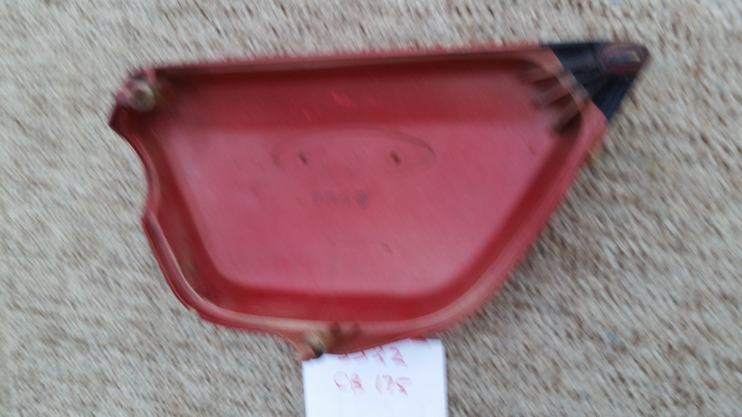 CB175 red right sidecover 5522