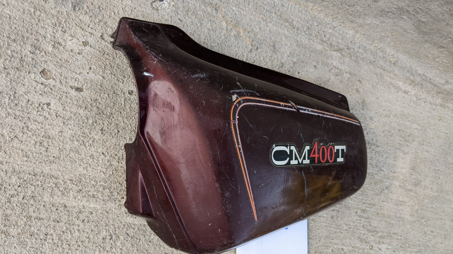 Honda CM400T Left Candy presto Red  Sidecover  Missing Mounting Tab 83740-447A my sku 7185