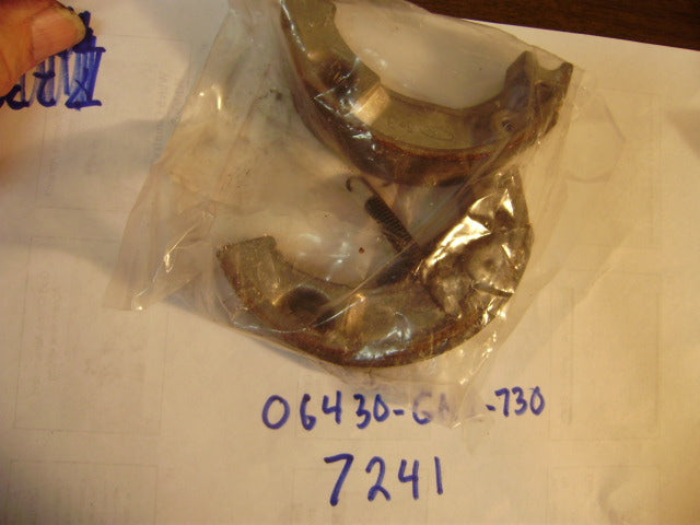 thumbnail image 2 of Front & Rear Brake Shoes Set For Honda XR70R CRF70F XR100R XR80R CRF100F CRF80F 2 of 6