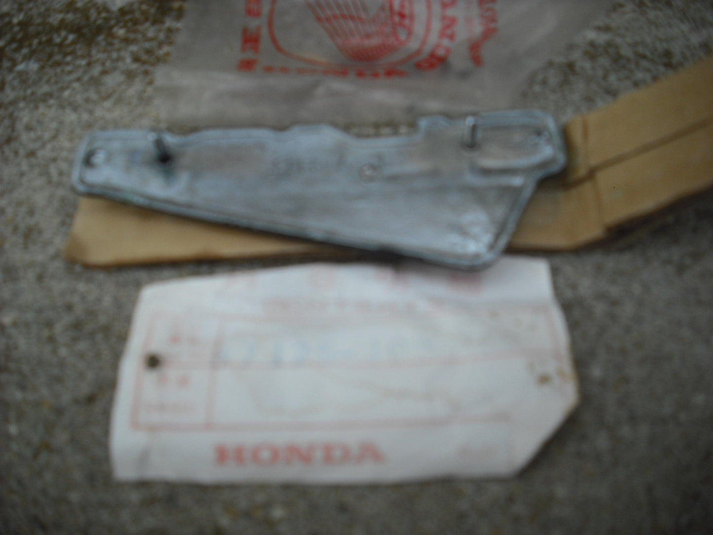 Honda CL100 1972 NOS left badge 87125-108-760