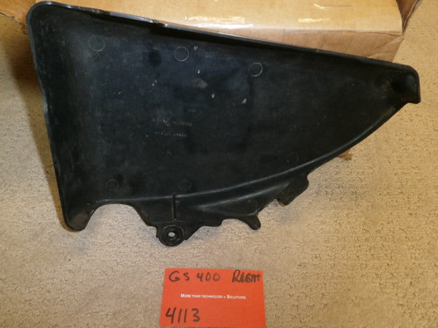 Suzuki GS400 NOS Right Black Sidecover 4711-44001 sku 4113