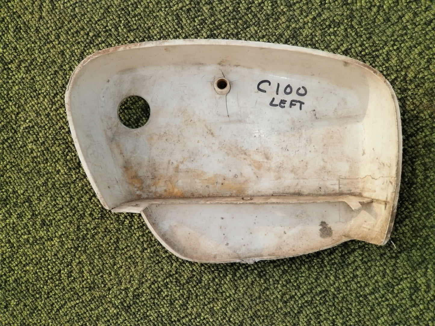 Honda CA100 Sidecover left white sku 4223