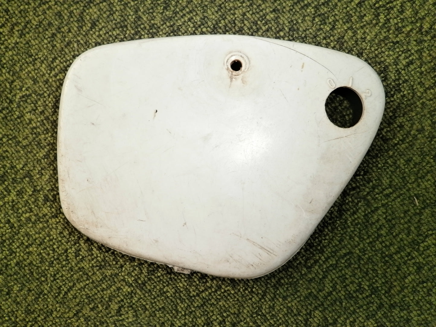 Honda CA100 Sidecover left white sku 4223