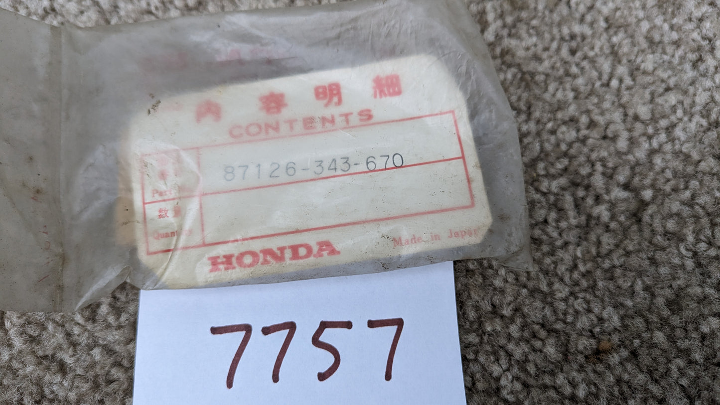 Honda CL175K6 NOS sidecover badge  part 87126-343-670   sku 7757