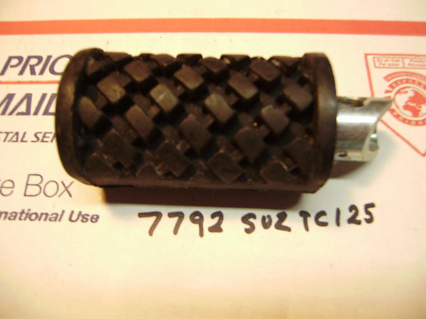 Suzuki TS TC NOS OEM rubber footpeg sku 7792