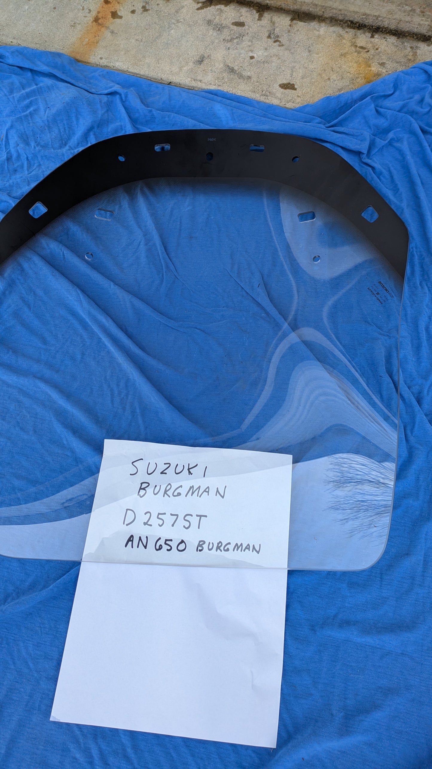 Suzuki Burgman D257ST Windscdreen Brand New  2002-2012 models  sku 8181