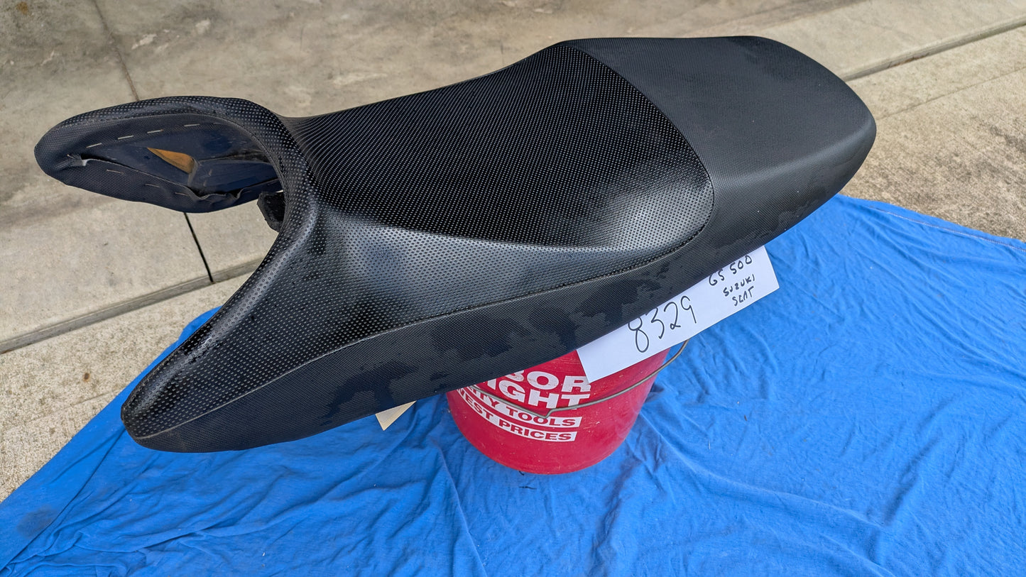 Suzuki GS500  OEM Seat 2004-2009 models Like New my sku 8329