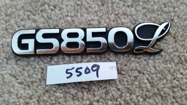 Suzuki GS850L Sidecover Badge 5509