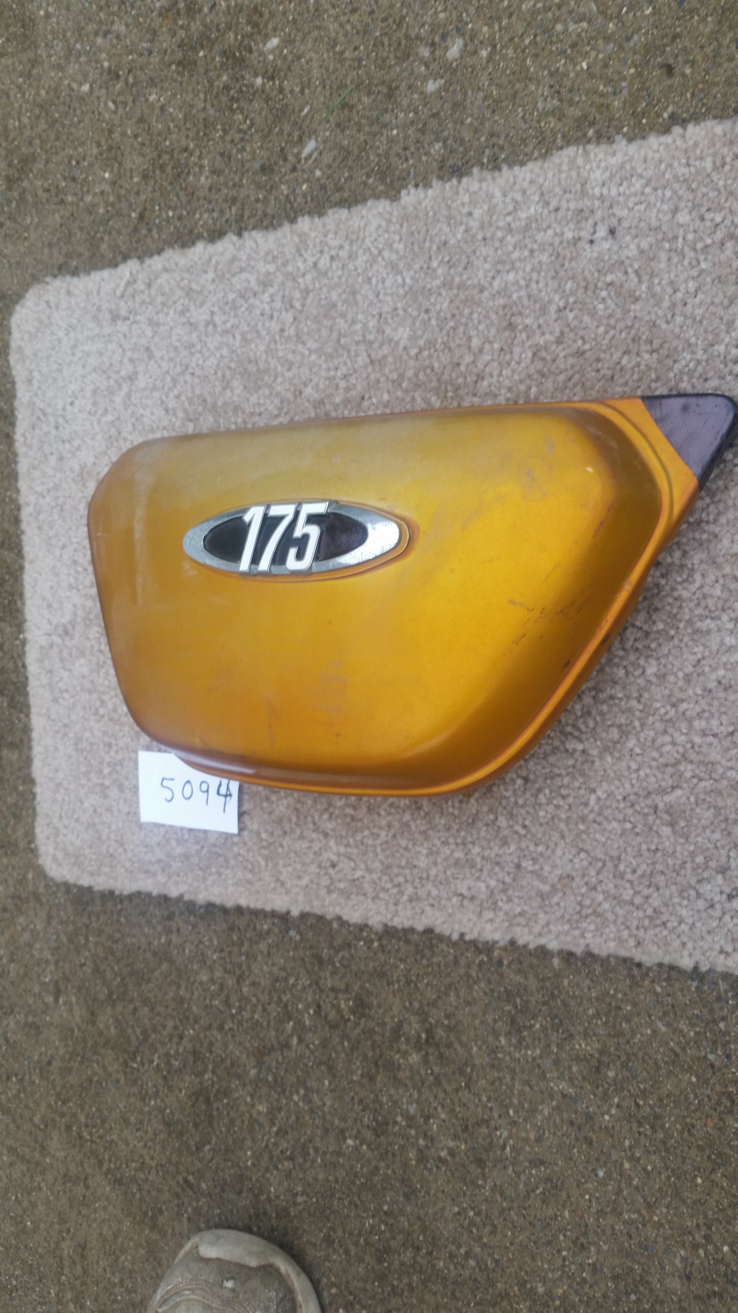 Honda CB175 Sidecover left gold 5094