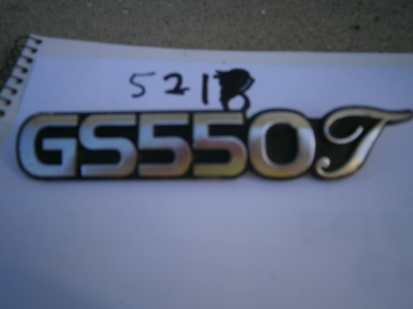 Suzuki GS550T Sidecover Badge 5218