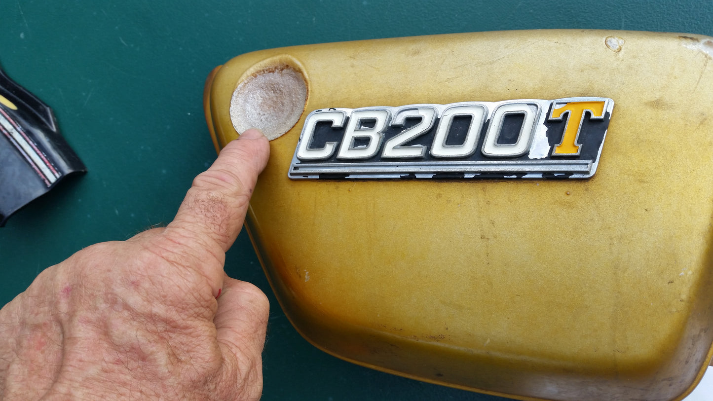 Sold Ebay 11/29/19 Honda CB200T  sidecover right Gold sku 5749