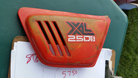 Honda XL250 1978 1979  83600-428-0000 Right Sidecover red sku 5750