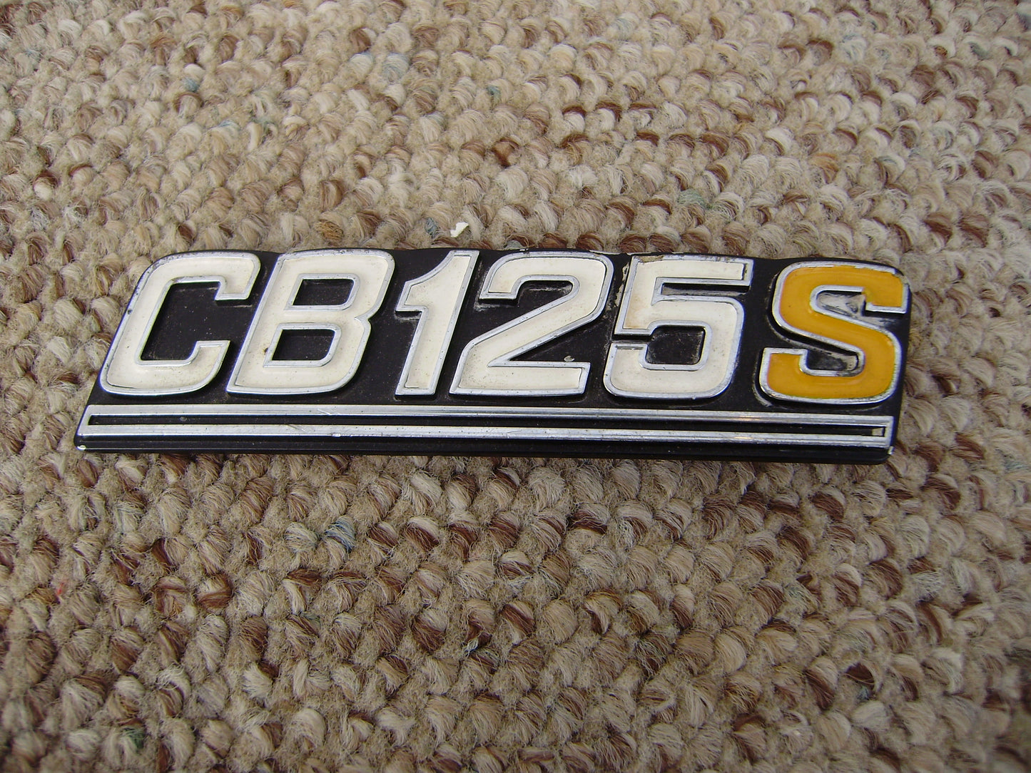 Honda CB125S Sidecover Badge 5930
