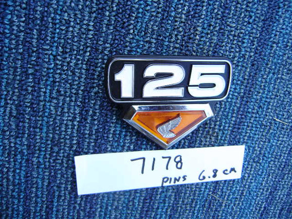 Honda CB125S CL125S NOS OEM Left Side Cover Badge Emblem 87125-359-700 sku 7178
