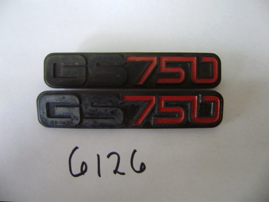 Suzuki GS750 Sidecover Badge Pair  sku 6126