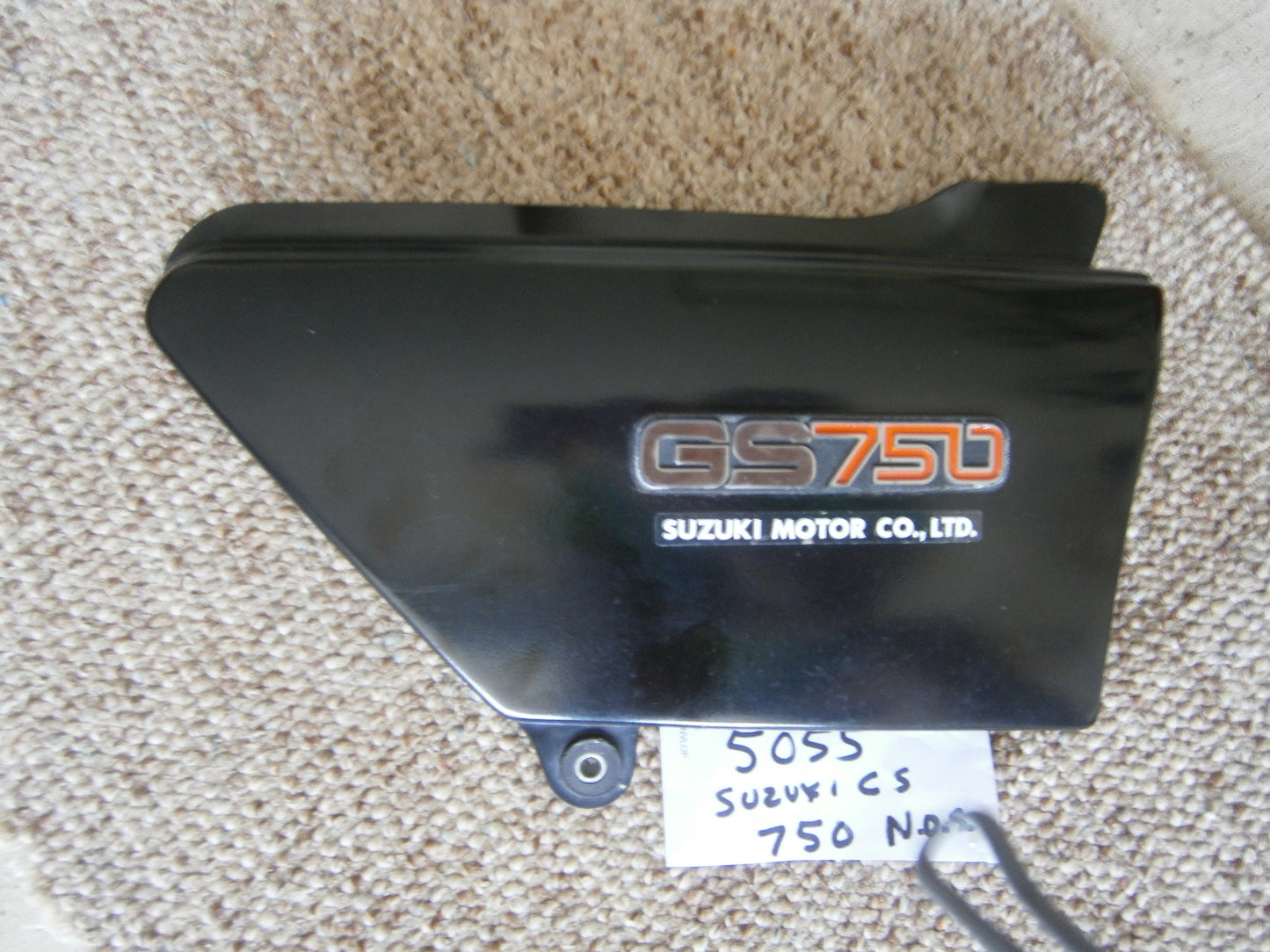 Suzuki GS750 Black  New Old Stock  right sidecover  47111-45000 R  sku 5055