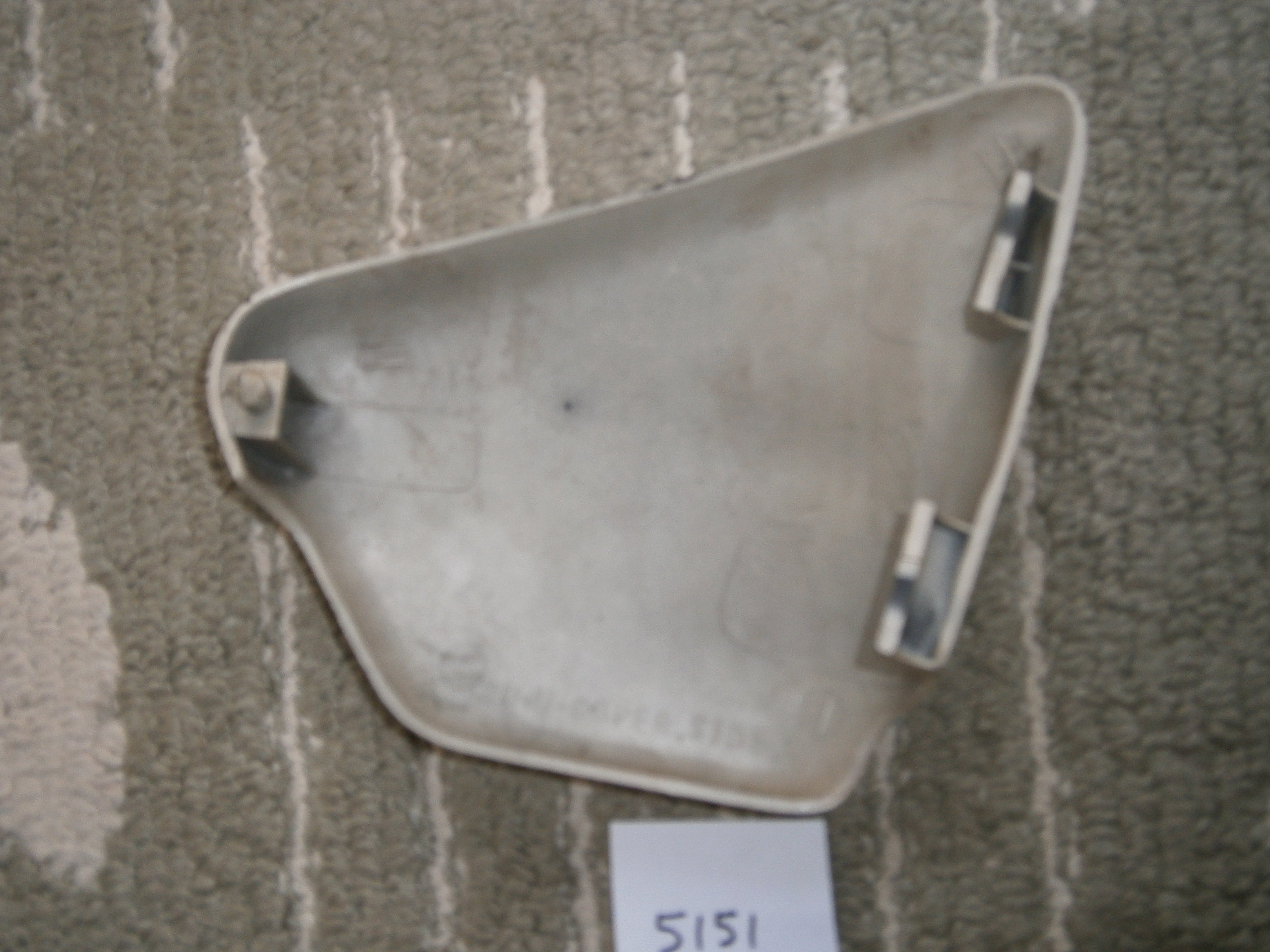 Yamaha XV250 Virago sidecover left white 5151 ClassicJapaneseMotorcycles