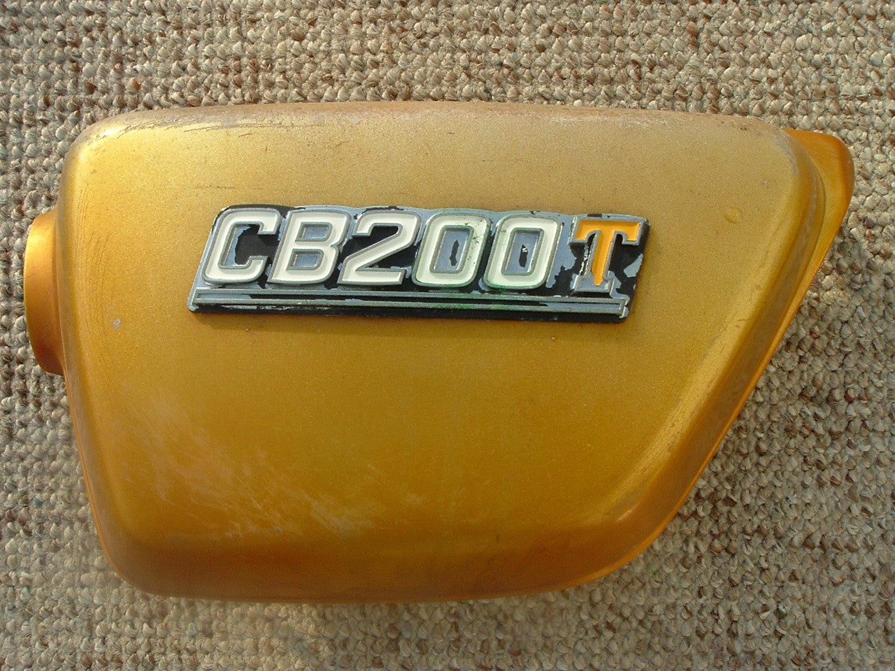 Honda CB200 T Left Sidecover Gold wih badge