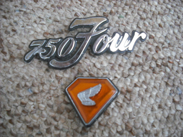 Honda CB750 K1  K2 Sidecover Emblem plus Medallion sku 3900