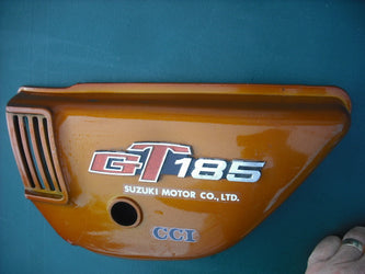 Suzuki GT185 sidecover left with badge 3969