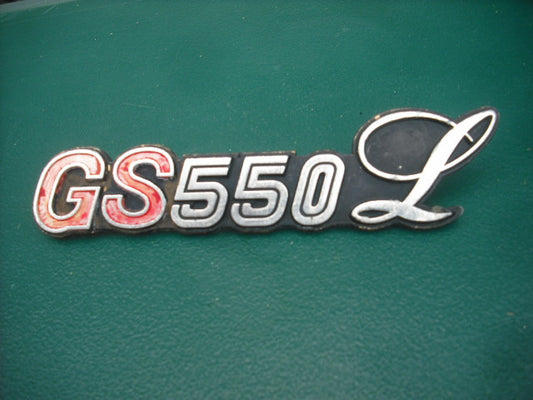 Suzuki GS550L Badge Red Letter 3993