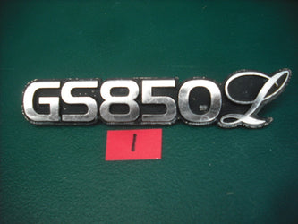 Suzuki GS850L Sidecover Badge 1 3990