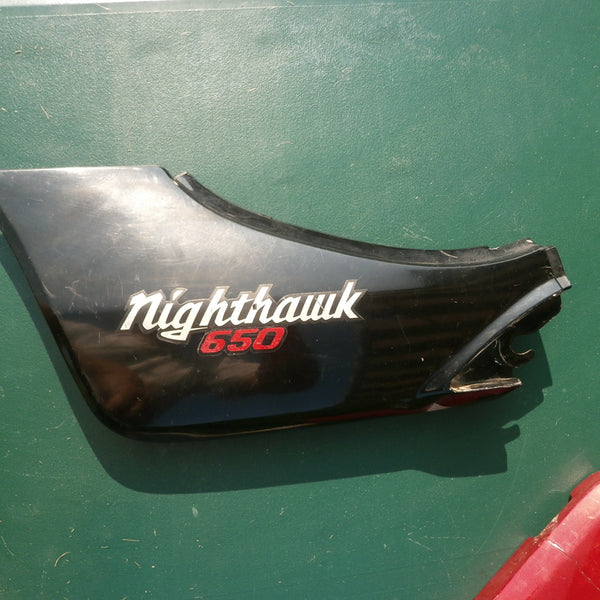 Honda CB650SC 84 Nighthawk sidecover  Black left 83710-ME5-0200 sku 4185