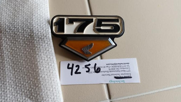 Honda CB CL175 K7 Sidecover Badge white background 4256