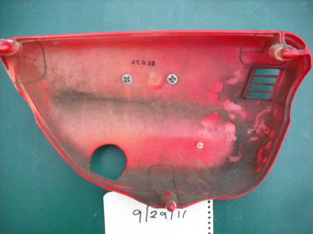 Honda CL175 Sidecover left red with badge 2000