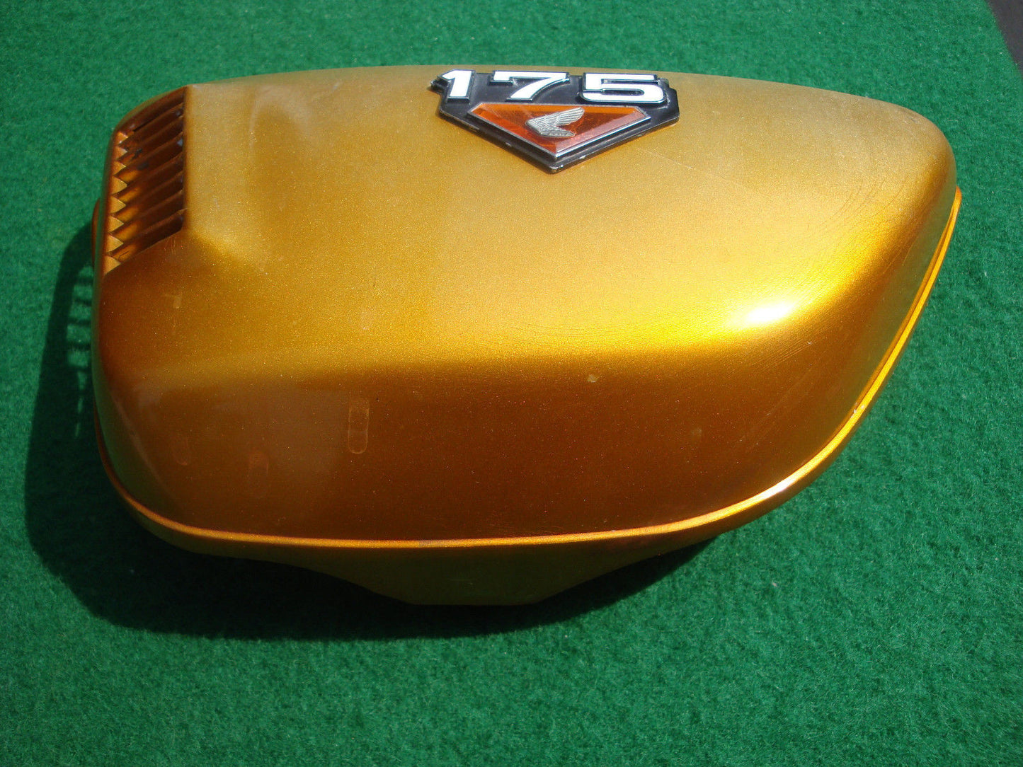 Sold Honda CB175 1972 left candy gold sidecover 4450