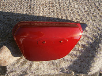 Honda CB175 1970-1971 NOS left red sidcover  4404