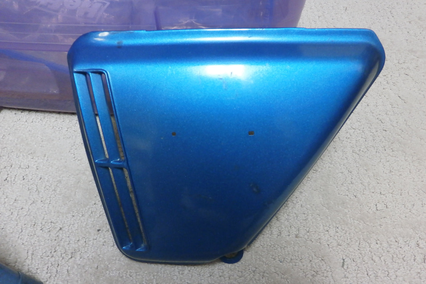Honda CB360  Hawaiian Blue Metallic left blue sidecover 4382