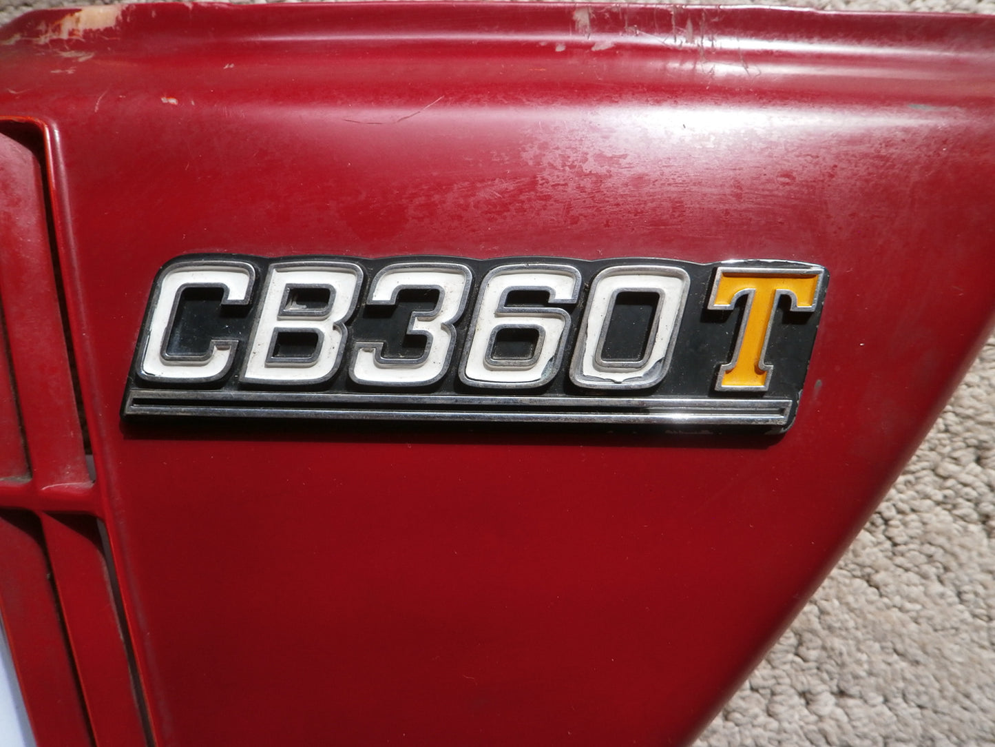 Honda CB360T Left Red Sidecover with badge 4274