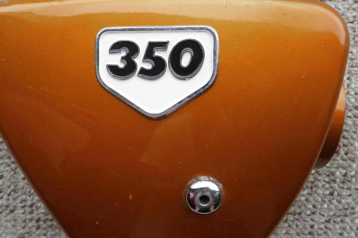 Honda CB350K2 1970 Right Gold Sidecover with badge 4343
