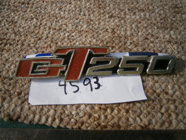 Suzuki GT250 Sidecover Badge 4593